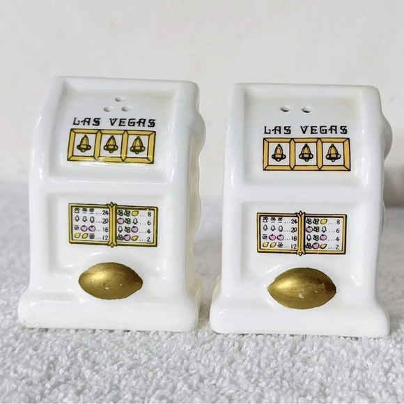 Vintage Las Vegas Ceramic Salt & Pepper  Shakers Rare - Picture 1 of 9